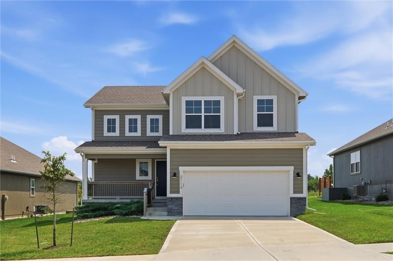 2113 Rutherford Dr, Lee's Summit, MO 64082