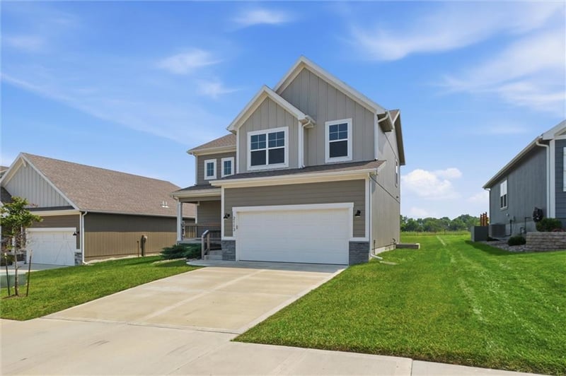 2113 Rutherford Dr, Lee's Summit, MO 64082