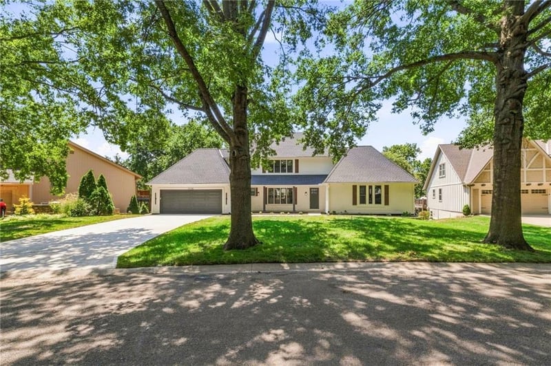 10140 Mackey St, Overland Park, KS 66212
