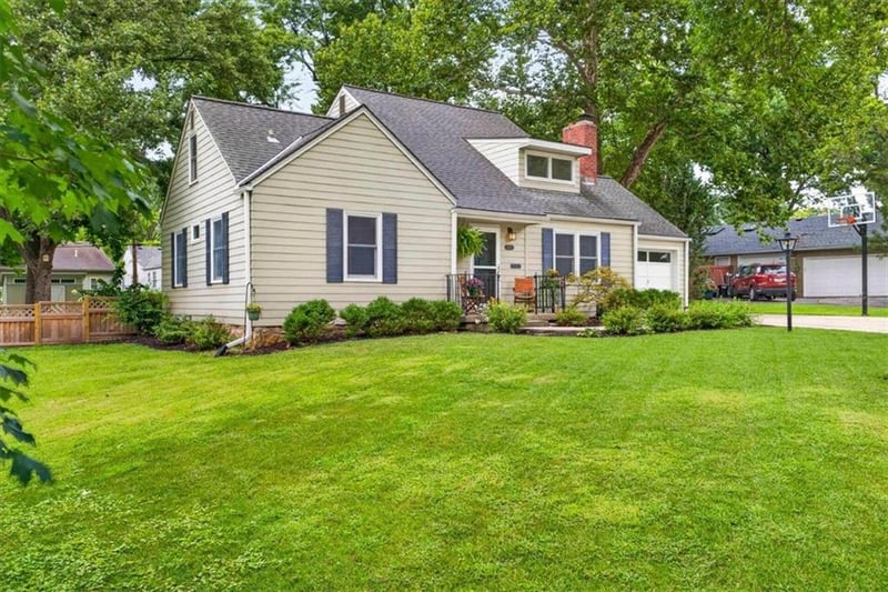 6710 Granada Ln, Prairie Village, KS 66208