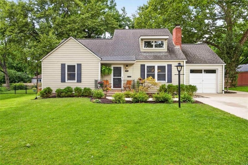6710 Granada Ln, Prairie Village, KS 66208