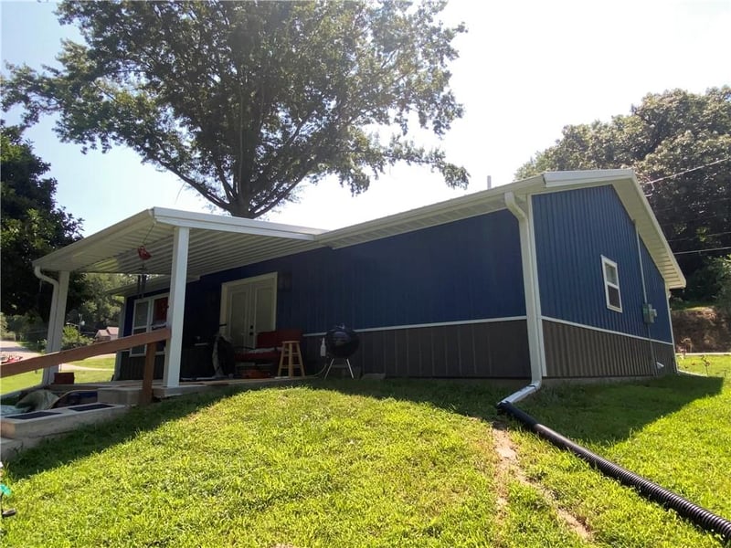 131 Tucker St, St Joseph, MO 64504