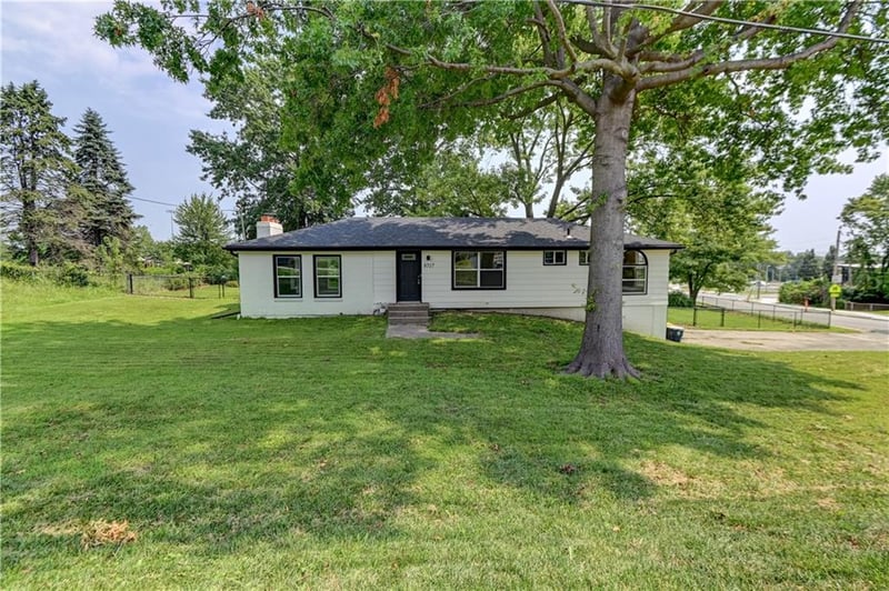 8717 Old Stagecoach Rd, Kansas City, MO 64154