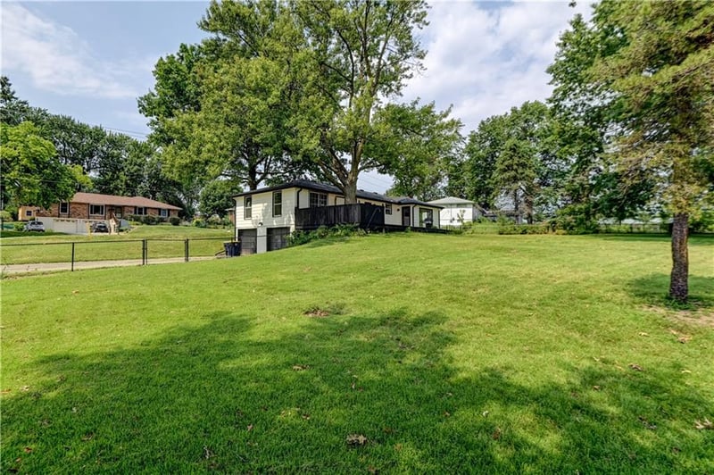 8717 Old Stagecoach Rd, Kansas City, MO 64154
