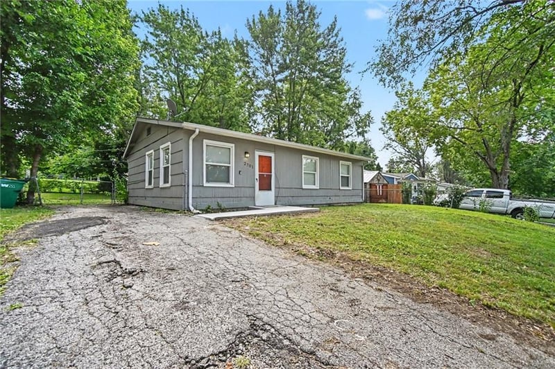 2701 48th Ter, Kansas City, KS 66106
