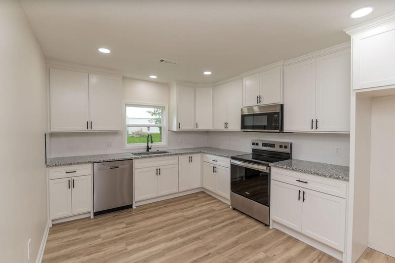 910 Edith Ave, Adrian, MO 64720