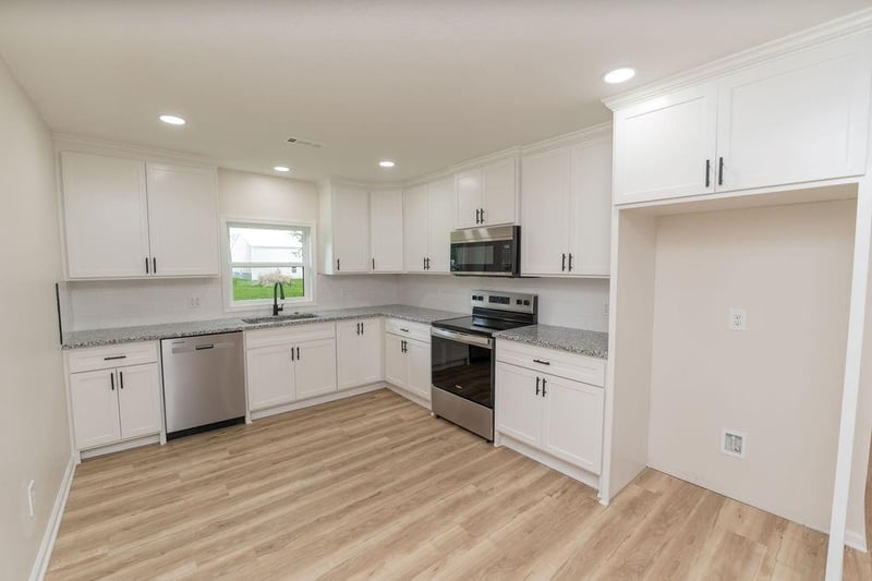 910 Edith Ave, Adrian, MO 64720