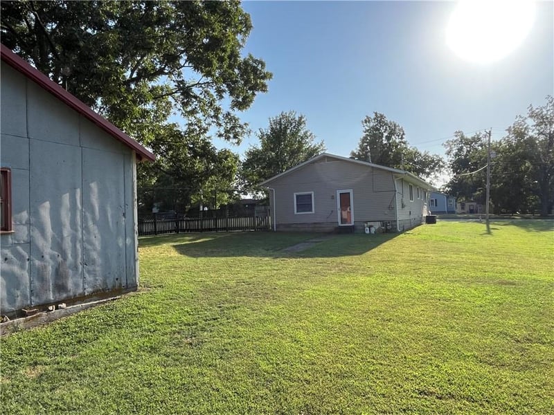 523 2nd St, Oswego, KS 67356