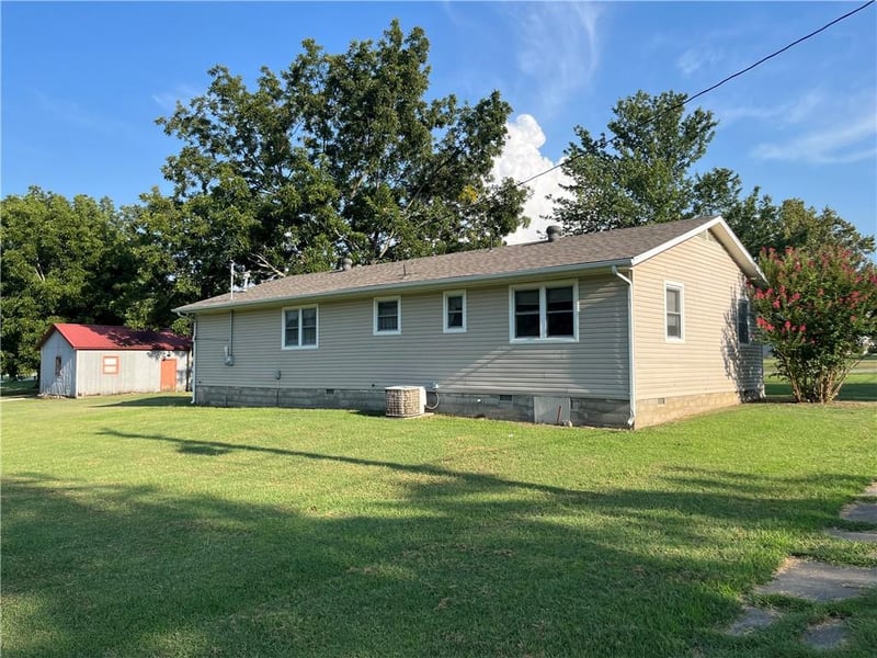 523 2nd St, Oswego, KS 67356