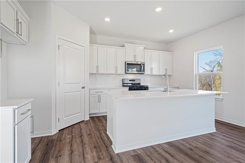 19711 201st St, Spring Hill, KS 66083