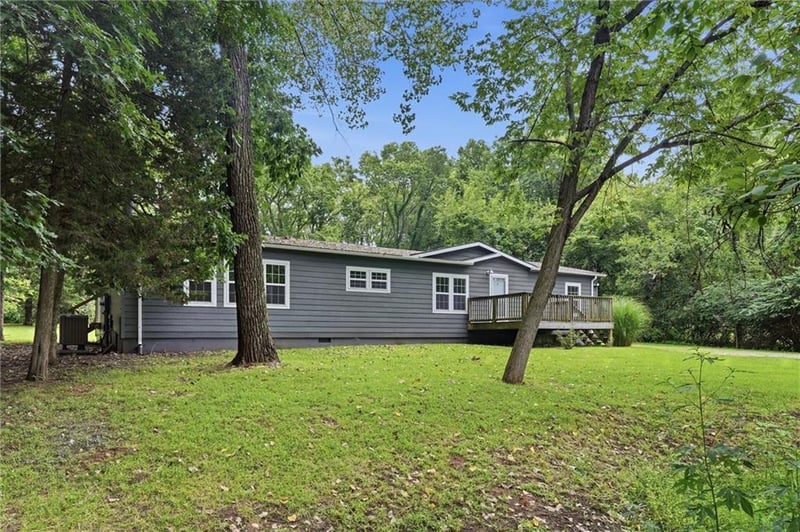 911 141st St, Bonner Springs, KS 66012