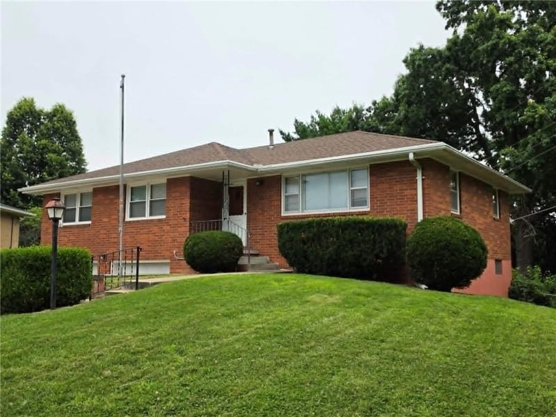 62 Jaguar Cir, St Joseph, MO 64506