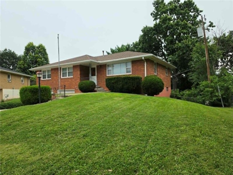 62 Jaguar Cir, St Joseph, MO 64506