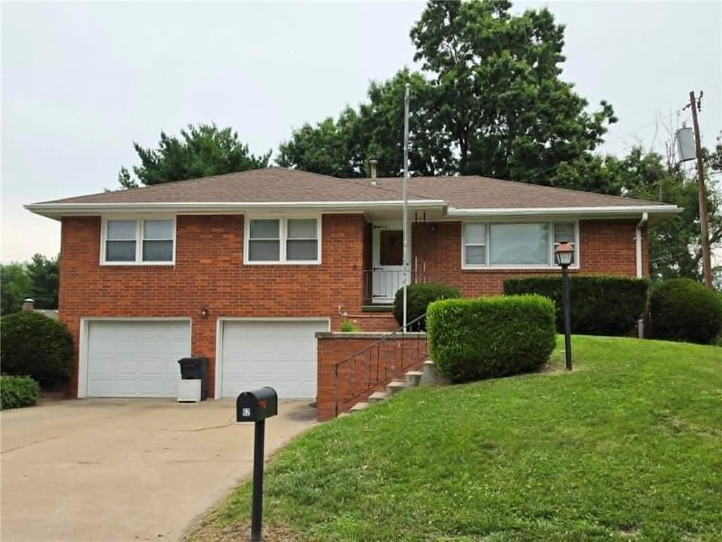 62 Jaguar Cir, St Joseph, MO 64506
