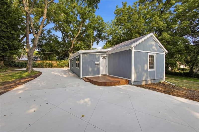 6818 Agnes Ave, Kansas City, MO 64132