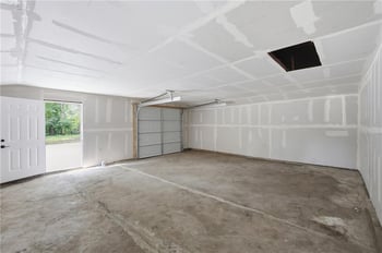 6818 Agnes Ave, Kansas City, MO 64132