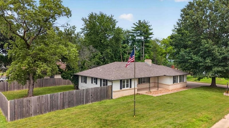 7726 Everett Ave, Kansas City, KS 66112
