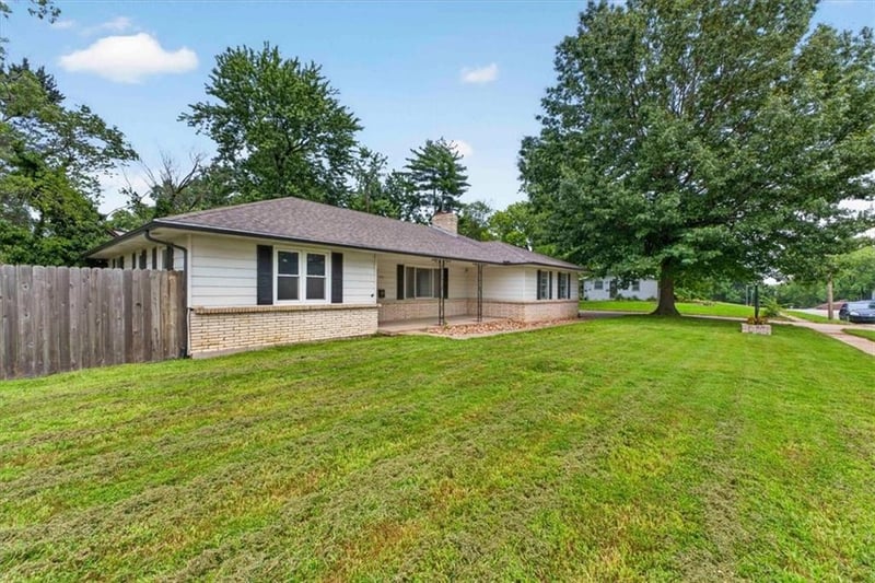 7726 Everett Ave, Kansas City, KS 66112