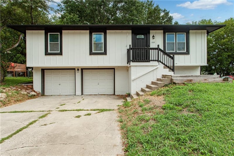 1509 SE Royal St, Oak Grove, MO 64075