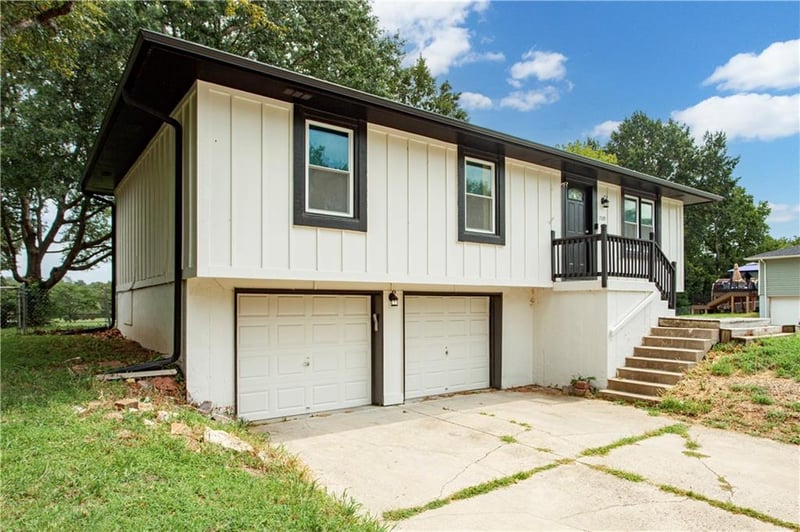 1509 SE Royal St, Oak Grove, MO 64075