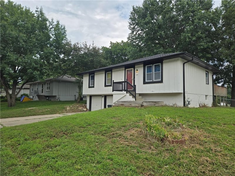 1509 Royal St, Oak Grove, MO 64075