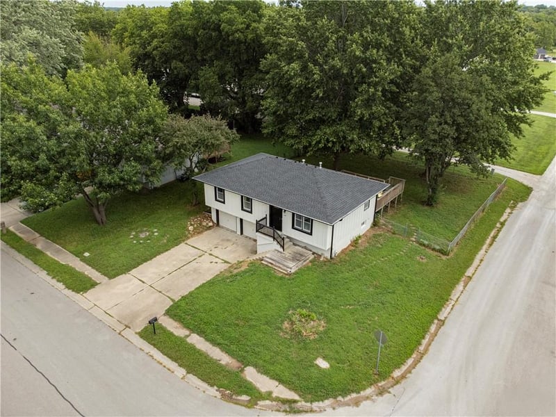 1509 SE Royal St, Oak Grove, MO 64075