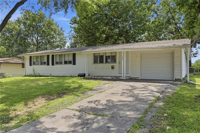 1803 57th St, Gladstone, MO 64118