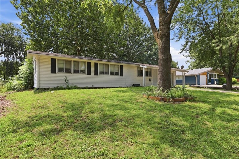 1803 NE 57th St, Gladstone, MO 64118