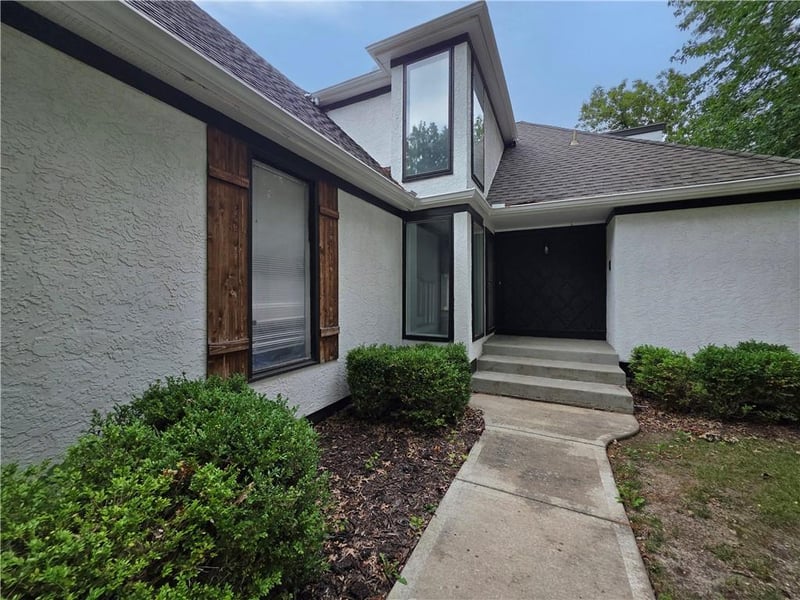 11695 Bradshaw St, Overland Park, KS 66210