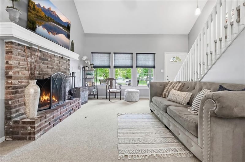 203 Foxwood Dr, Raymore, MO 64083