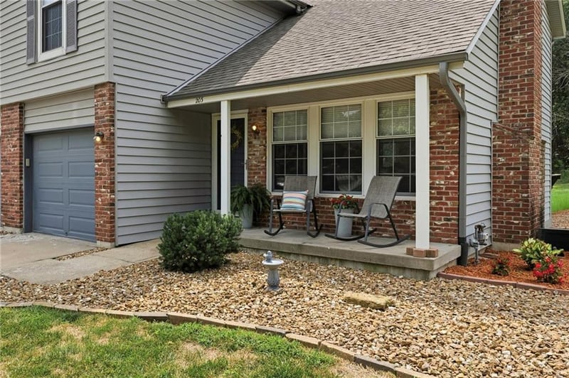 203 Foxwood Dr, Raymore, MO 64083