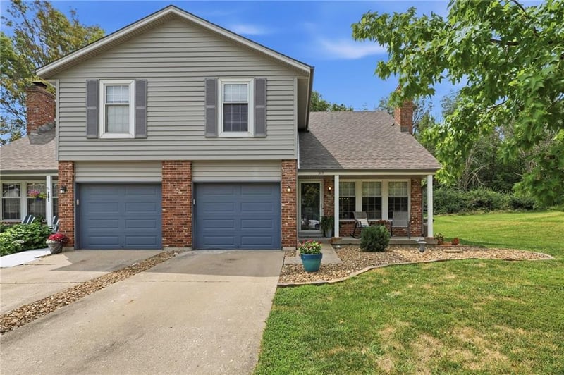 203 Foxwood Dr, Raymore, MO 64083