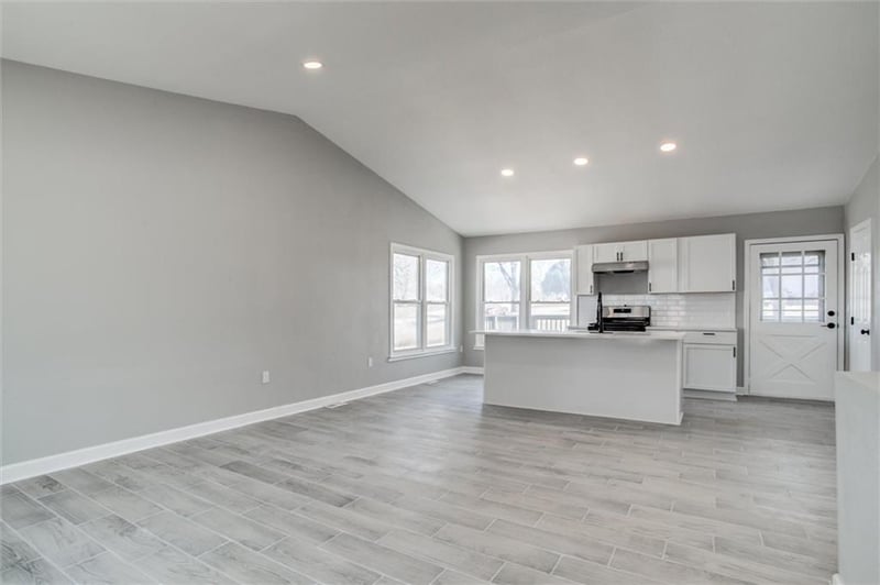 12911 Porter Rd, Kansas City, MO 64152