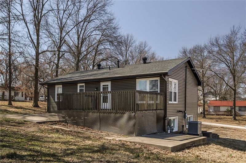 12911 Porter Rd, Kansas City, MO 64152