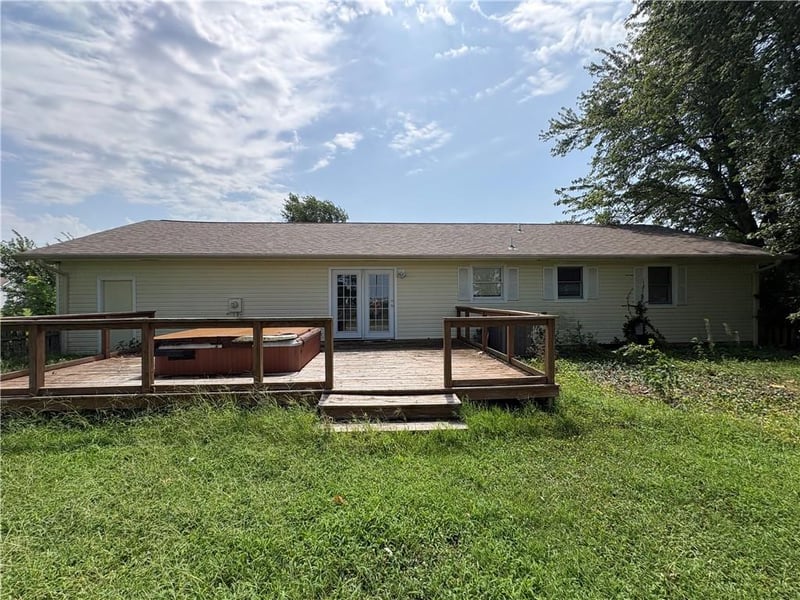 720 Meadow Ln, Nevada, MO 64772