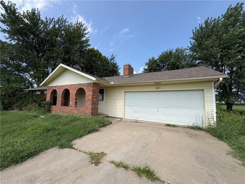 720 Meadow Ln, Nevada, MO 64772