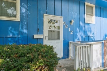 9812 Hillcrest Rd, Kansas City, MO 64134