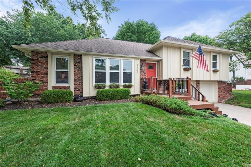1705 Pine Cir, Blue Springs, MO 64014