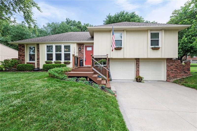 1705 Pine Cir, Blue Springs, MO 64014