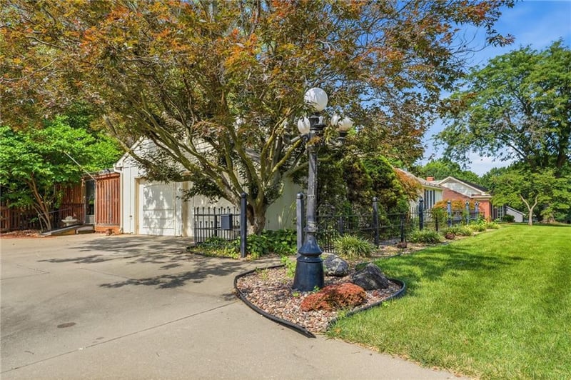 11715 Markham Rd, Independence, MO 64052