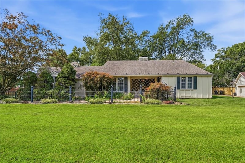 11715 Markham Rd, Independence, MO 64052