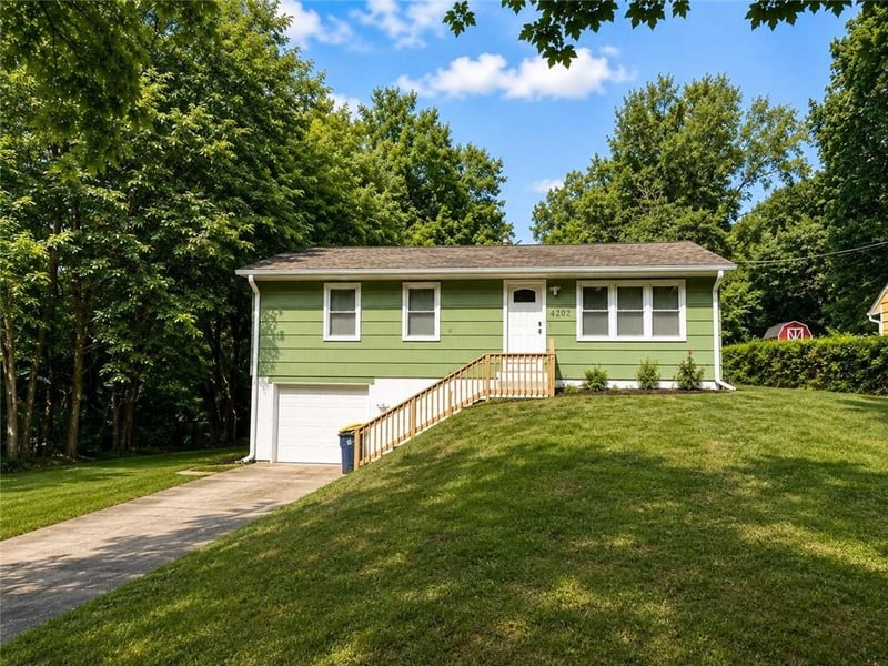 4202 Bellefontaine Ave, Kansas City, MO 64117