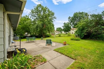 1601 77th St, Kansas City, MO 64118