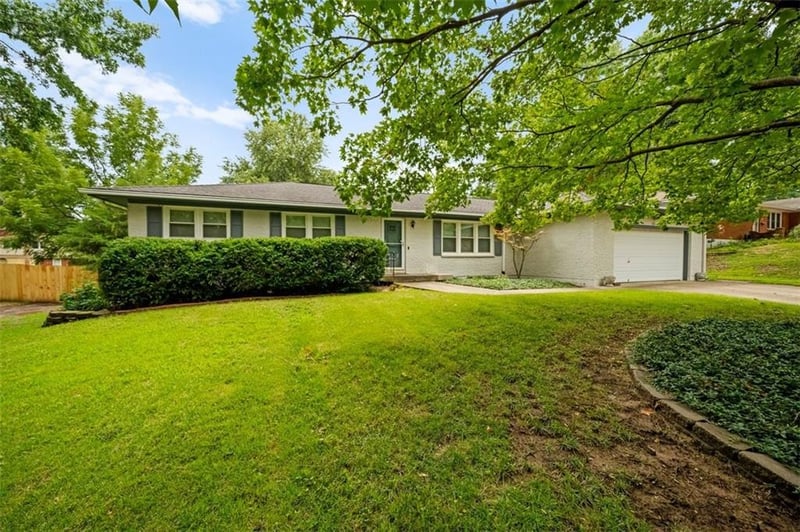 1601 77th St, Kansas City, MO 64118
