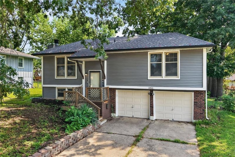 11931 Manchester Ave, Grandview, MO 64030