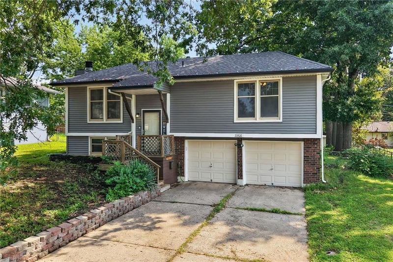 11931 Manchester Ave, Grandview, MO 64030