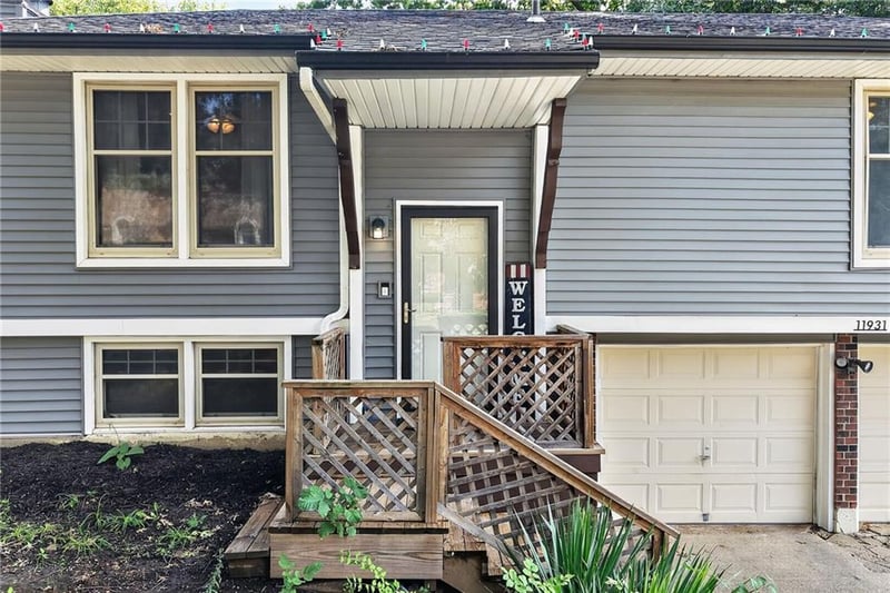 11931 Manchester Ave, Grandview, MO 64030