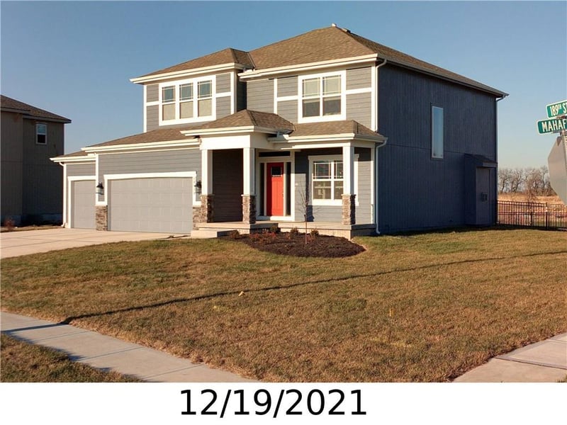 18910 189th St, Spring Hill, KS 66083