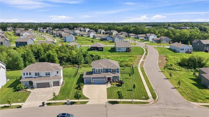 18910 W 189th St, Spring Hill, KS 66083