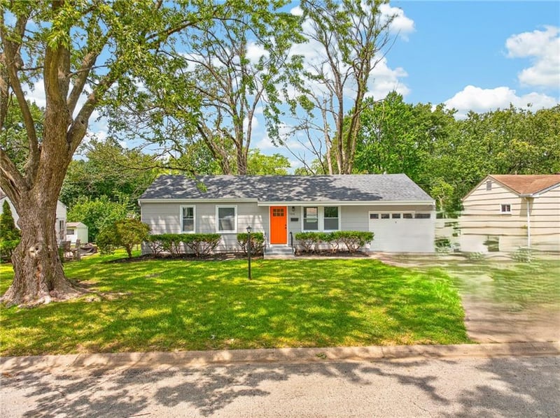 3016 Porter Rd, Independence, MO 64055